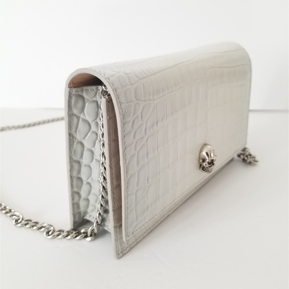 Alexander McQueen Skull Croc-Embossed Leather Chain Crossbody Light Gray - Picture 12 of 12